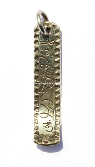 Om Mantra Bar Tibetan Pendant with Curved End & Vajra Detail on Reverse - WM1365