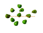 10 BEADS - Green Color Howlite Carved Skull Charm Beads - Skull Beads - Charms, Beads, Findings - B3401G-10